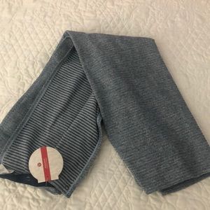 NWT Lululemon Vinyasa scarf. Blue.
